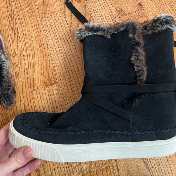 TOMS Vista Boots Black Faux Fur Size 9 - Picture 6 of 11